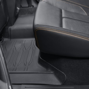 Tepih, gumijasti spredaj in zadaj, črne barve